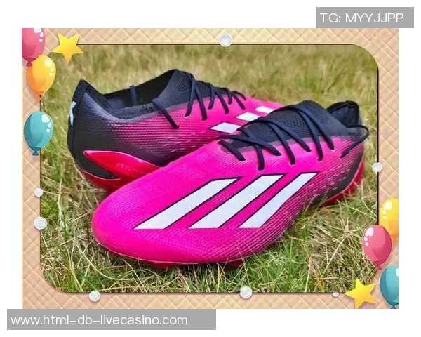 足球鞋的独特设计与功能解析让你在球场上尽显风采